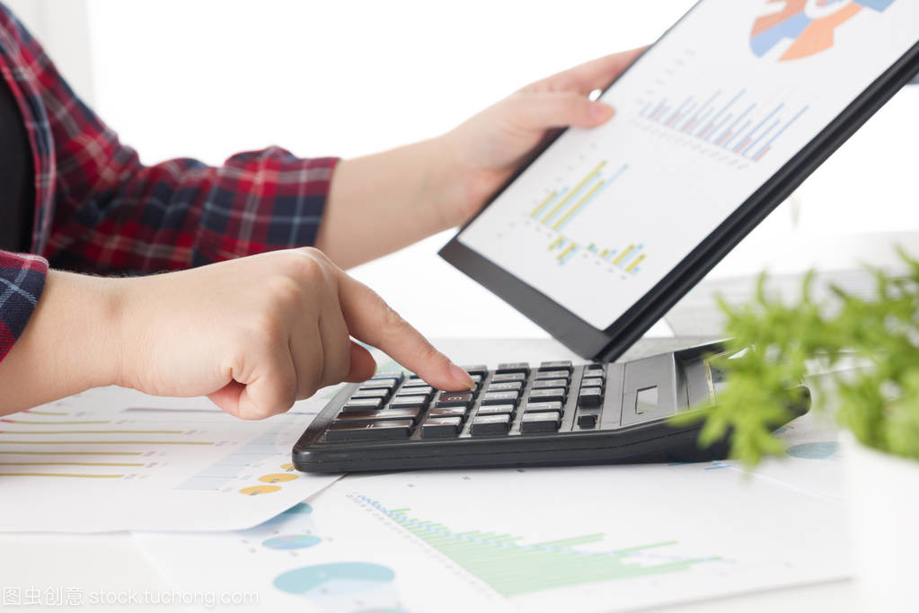 商務(wù)團(tuán)隊會議出席. 專業(yè)投資者使用新的啟動項目。財務(wù)經(jīng)理任務(wù)